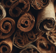 Load image into Gallery viewer, Cuban Tobacco & Oak Tin Candle